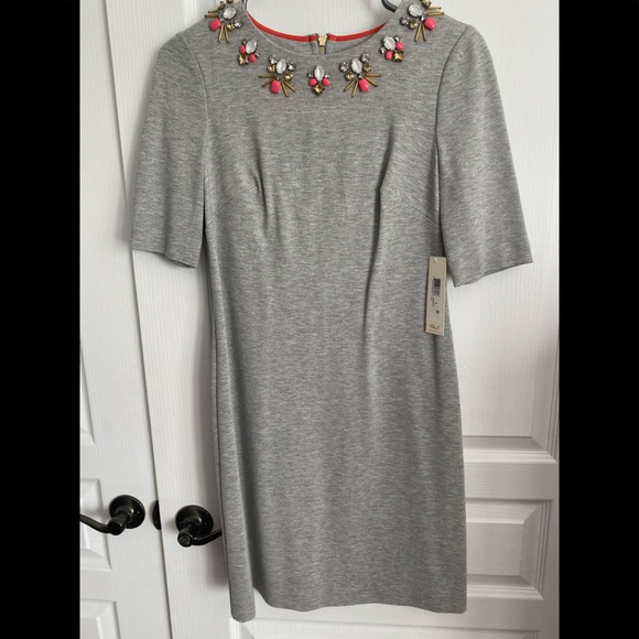 Fitted grey dress with neckline emblishment - Picture 1 of 2